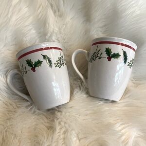 2 Royal Norfolk Greenbrier International Christmas Holly Berry Mugs Cups White